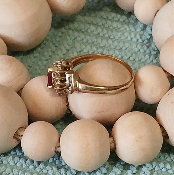 10K Gold and Ruby Gemstone Ring - Picture 3 of 9